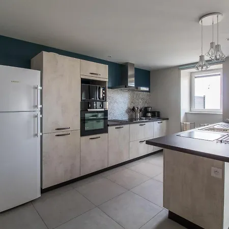 Casa vacanze Usson, 4 Pièces, 6 Personnes - Fr-1-630-146